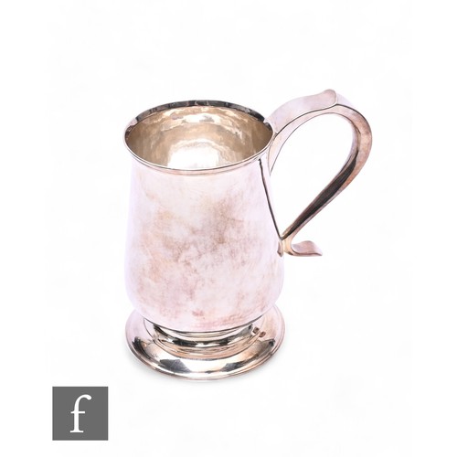 477 - A Georgian hallmarked silver baluster pint tankard, weight 12.5oz, Newcastle 1808, Dorothy Langlands... 