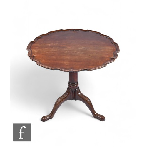 832 - A George III mahogany pie crust edge tilt-top table, raised to a tapered gun barrel support over car... 