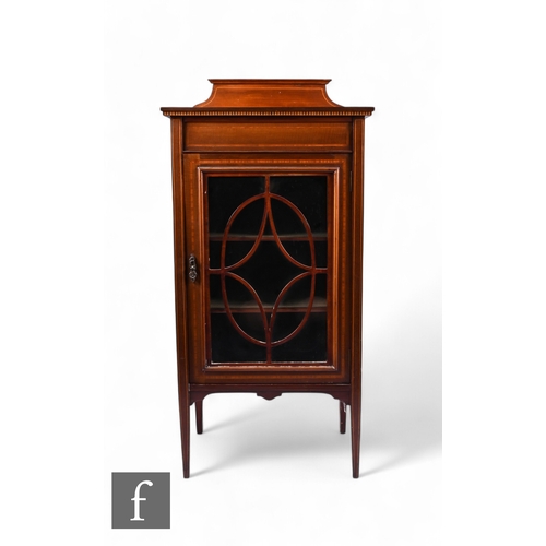 853 - An Edwardian mahogany and satinwood banded display cabinet, enclosed by a swept bar glazed door, hei... 