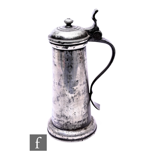 485 - A large James I period pewter flagon stamped on the upper handle AT possibly by Anthony Taylor, the ... 