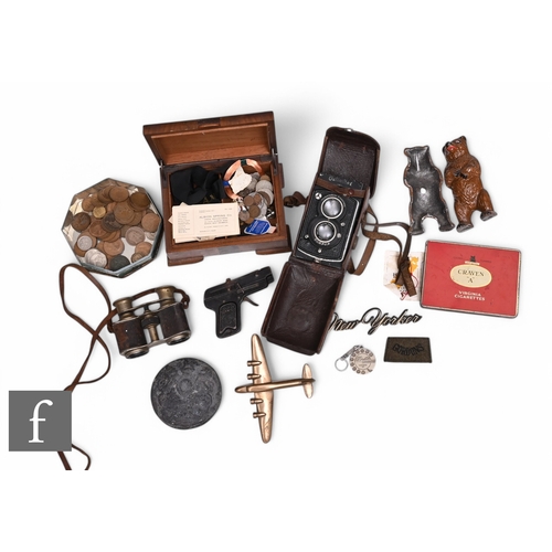 611 - A Rolliflex camera serial no 362474, in leather case and a quantity of collectables to include coins... 