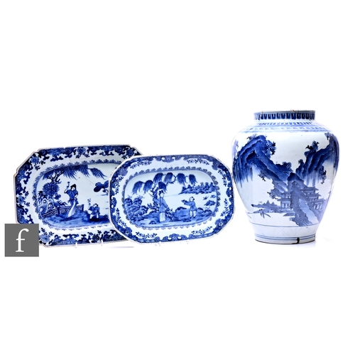 376 - A collection of Chinese blue and white porcelain items, to include two 18th Century export porcelain... 