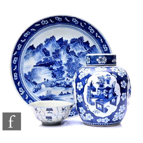 381 - A collection of Chinese ceramics, to include a 19th Century 'Diana' cargo shipwreck bowl, height 8cm... 