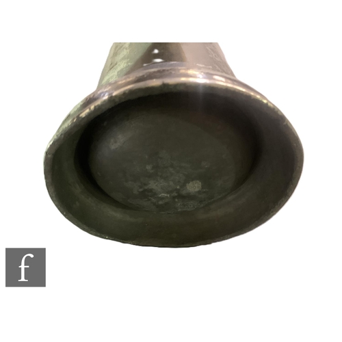 485 - A large James I period pewter flagon stamped on the upper handle AT possibly by Anthony Taylor, the ... 