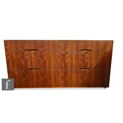 936 - Heals - A six drawer maple veneered chest of drawers, the arrangement of drawers, with integrated in... 