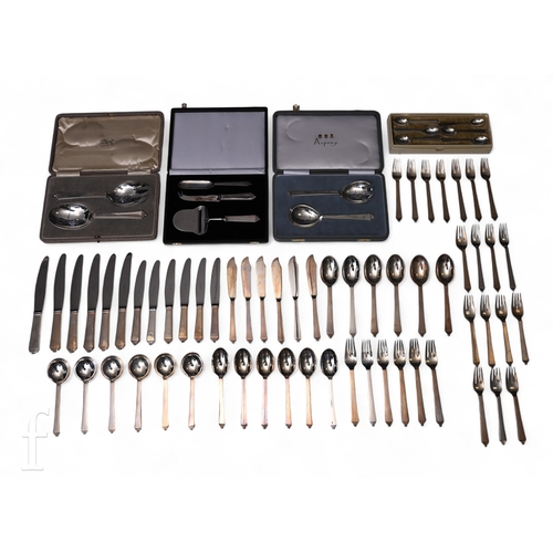 713 - Harald Neilsen - Georg Jensen - A solid silver canteen of Art Deco cutlery in the Pyramid pattern co... 