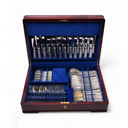 1622 - An Elizabeth II silver canteen of cutlery, Mappin & Webb, Sheffield 1997, twelve place settings,... 
