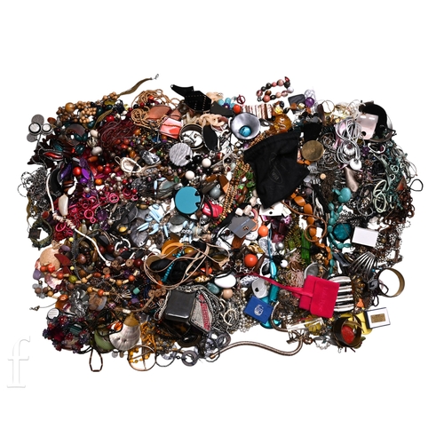 353 - A large quantity of costume jewellery, to include earrings, necklaces, pendants, bracelets, rings et... 