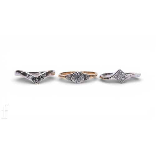 126 - A princess cut diamond ring, set with nine diamonds, on a cross over mount, hallmarked for 9 carat g... 