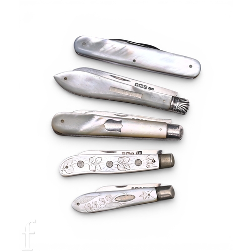 386 - A group of four late 19th and early 20th Century mother of pearl handled fruit knives, each with hal... 