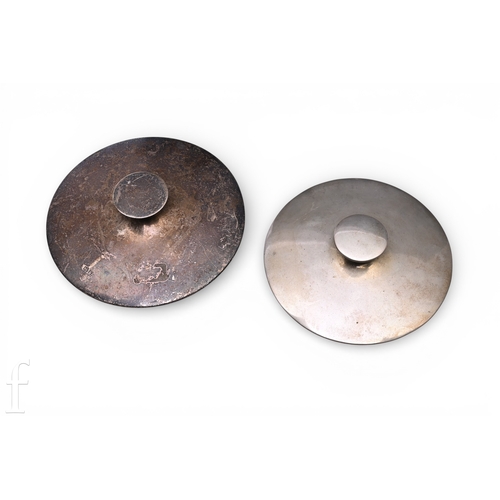 558 - A hallmarked silver jar or pot lid, of shallow flared form flat top finial, fitted with interior mir... 