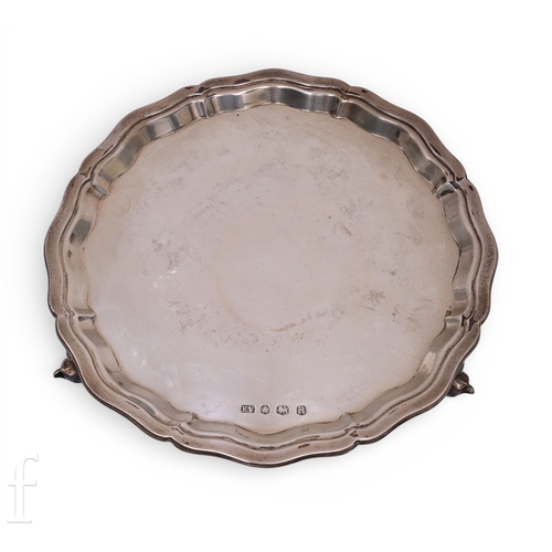 530 - An Elizabeth II silver waiter, Viner's Ltd (Emile Viner), Sheffield 1959, of circular form with shap... 