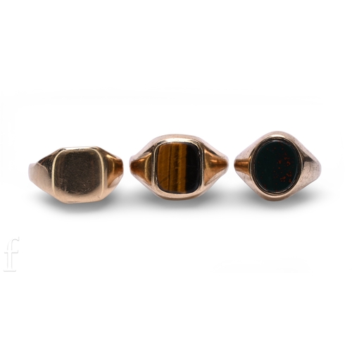 141 - A 9 carat gold and bloodstone signet ring, hallmarked for 9 carat gold, total weight 5.1g, a 9 carat... 