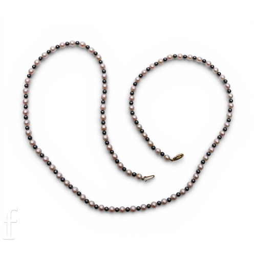 168 - A Hematite and cultured pearl necklace, alternately set on a moulded clasp, marked '9KT', total weig... 