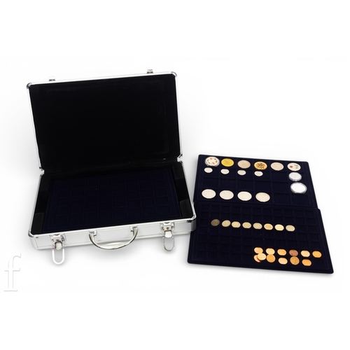 41 - Elizabeth II - A collection of mainly decimal coinage to include five pound coins, two pound and one... 