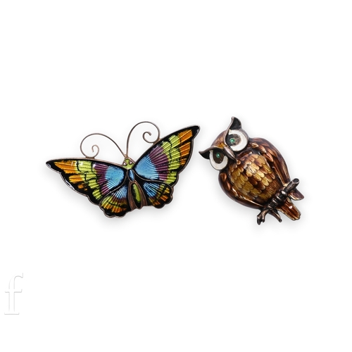 98 - An enamelled owl brooch, realistically modelled with brown, white and green enamel work brooch pin f... 