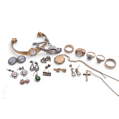 87 - A quantity of jewellery to include a 9ct gold wedding band total weight 2.9g, ring size Q 1/2 a 9ct ... 