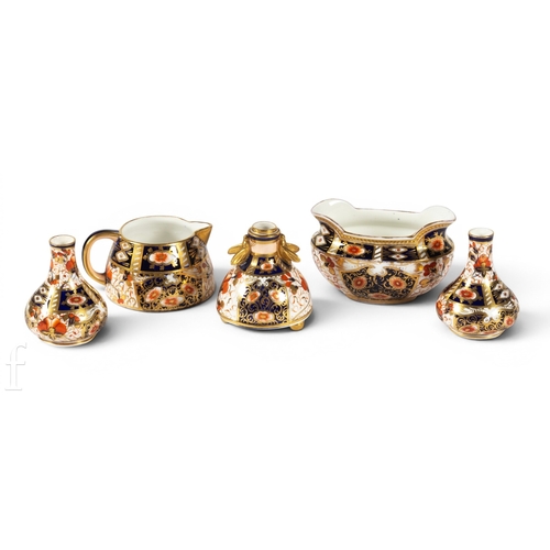 831 - A collection of early 20th Century Davenport porcelain, including a pair of bud vases, cream jug and... 