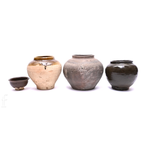 1248 - A collection of Chinese and Japanese porcelain items, to include a Japanese Bizen ware stoneware vas... 