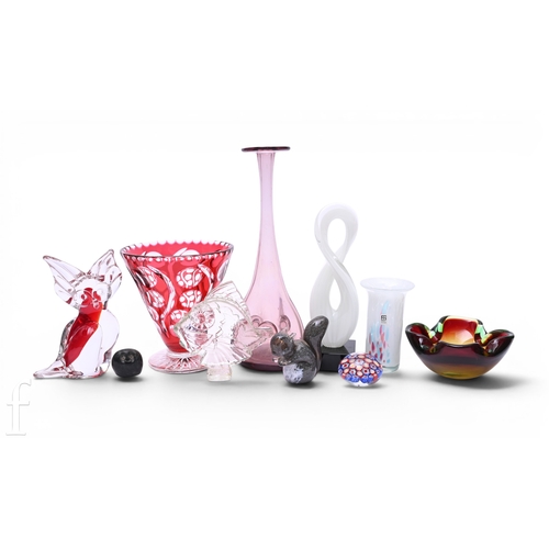 1141 - A collection of 20th Century decorative glasswares to include a a Sabino Art Deco style clear crysta... 