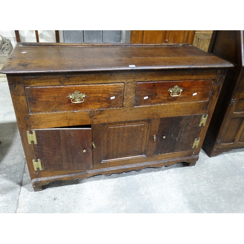 286 - An Antique Oak Dresser Base With Two Drawers Above Two Side Cupboards, 50