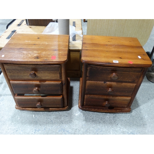 289 - A Pair Of Modern Pine Three Drawer Bedside Chests