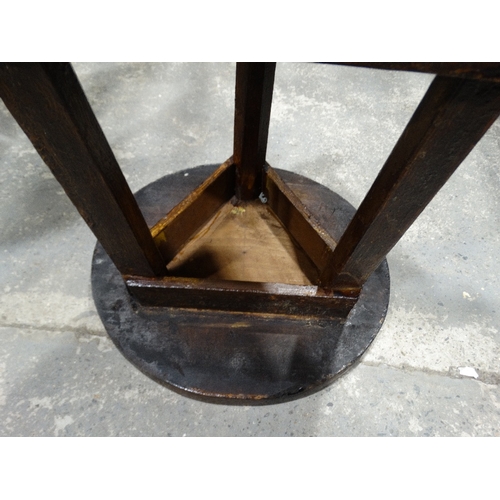 448 - A Small Size Circular Topped Cricket Table