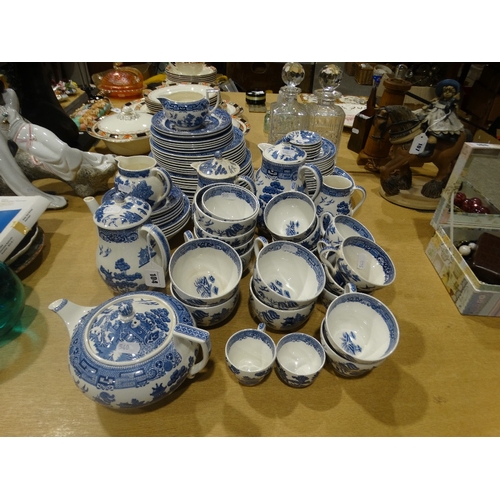 104 - A Good Quantity Of 20th Century Willow Patterned Tea & Dinnerware