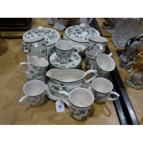 27 - A Quantity Of Ivy Leaf Decorated Tea & Dinnerware