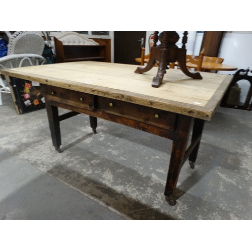 400 - An Antique Scrub Top Farmhouse Table, The Top Measuring 56 X 36