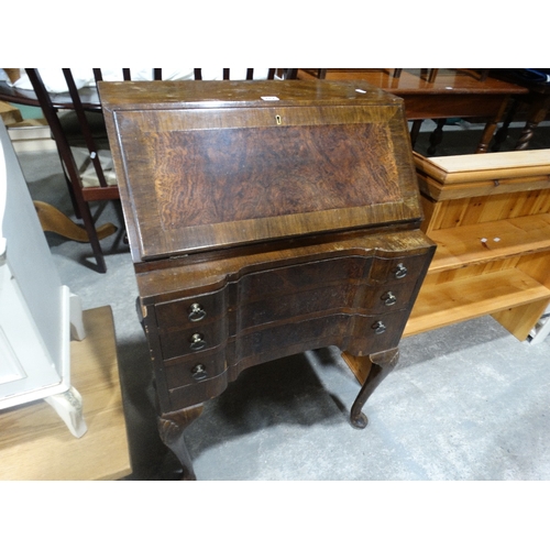 462 - An Early 20th Century Walnut Veneered Ladies Bureau