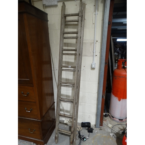 386 - A Vintage Wooden Extending Ladder