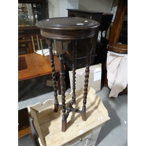 456 - An Edwardian Oak Circular Topped Torchere Stand