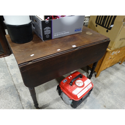 526 - An Antique Mahogany Pembroke Table