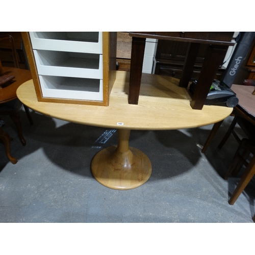 282 - An Oval Topped Ash Pedestal Dining Table