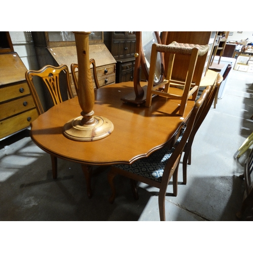 285 - A Mahogany Drop Leaf Dining Table & Four Chairs