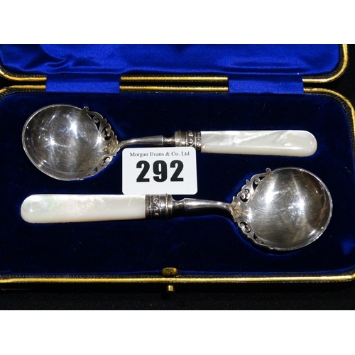 292 - A Sheffield Silver Cased Mother Of Pearl Handled Spoon Set