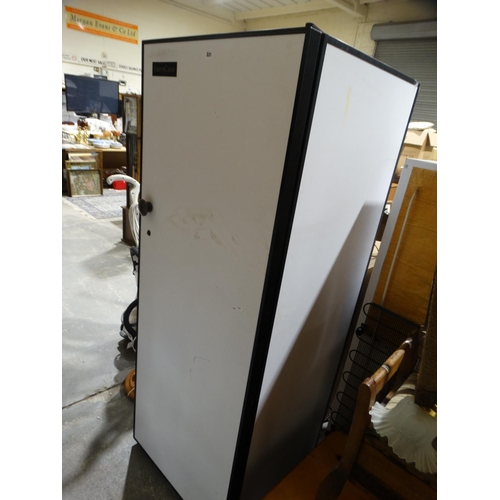 331 - A Lockable Wine Fridge (No Key And Locked)