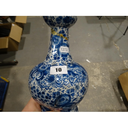 10 - A 19thc Chinese Blue & White Tulip Vase With Foliate Scrolled Design (Af)