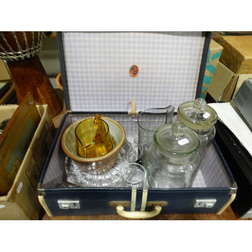 422 - A Vintage Suitcase Containing Glassware Etc