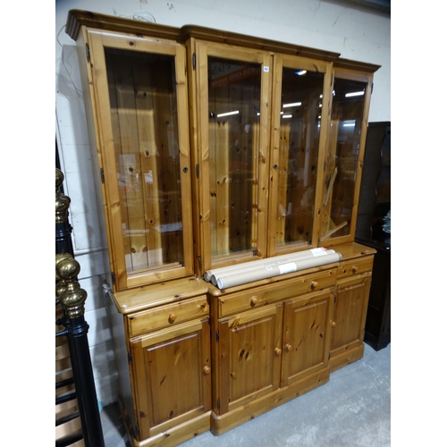 553 - A Modern Pine Breakfront Glass Top Dresser