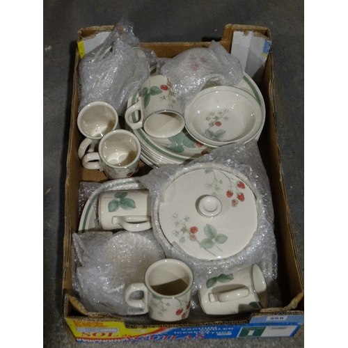 359 - A Box Of Wedgwood Raspberry Cane Pattern Dinnerware