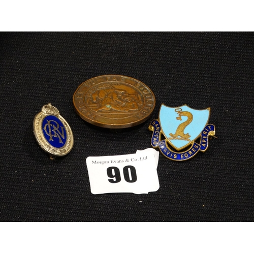 90 - A 1942 Manchester Royal Infirmary Nurses Badge Etc