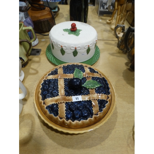 11 - A Xmas Cake Plate & Cover, Together With A Pie Dish & Cover