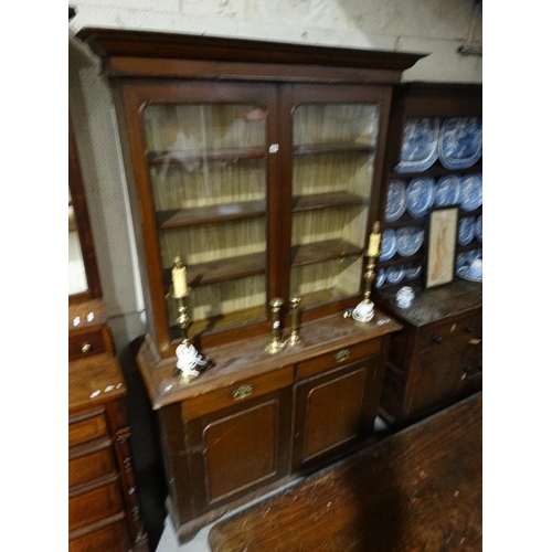 600 - A Late Victorian Mahogany Two Door Bookcase Cupboard