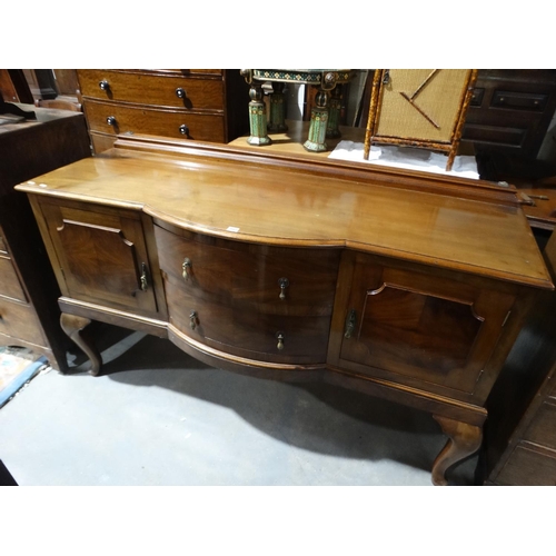 557 - An Early 20thc Serpentine Fronted Mahogany Sideboard