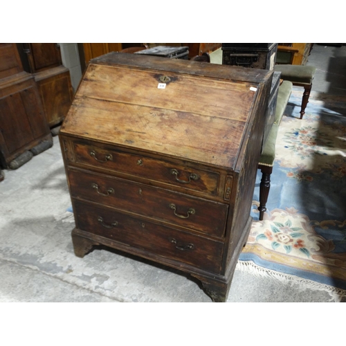 570 - An Antique Oak Bureau With Three Drawers To The Base