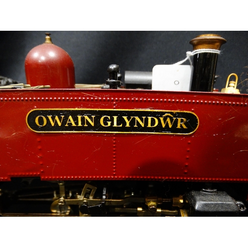 118 - A Roundhouse Model Locomotive, Owain Glyndwr In Red Livery, 0 Gauge
Model Train