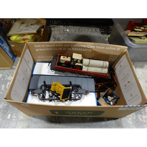 154 - A Good Quantity Of Model Railway Carriages & Accessories