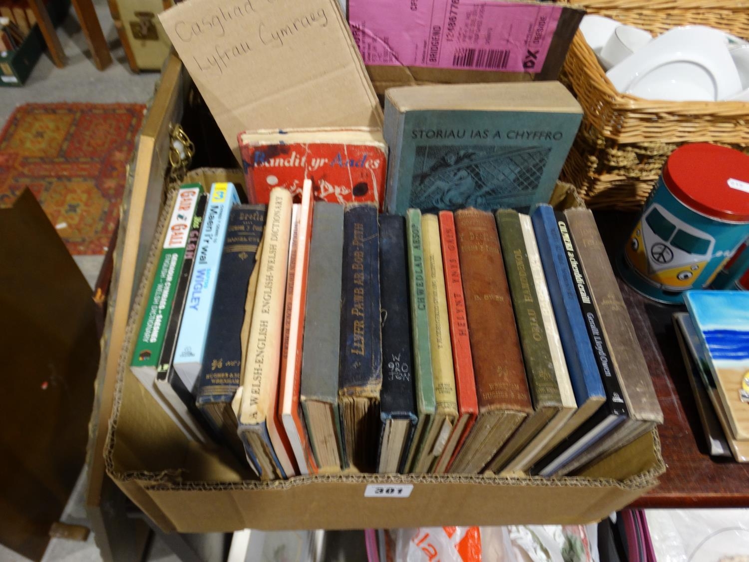 A Box Of Vintage Welsh Books, Together With A Qty Of Readers Digest